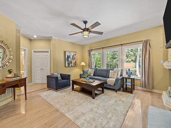 3rd image of 4008 Sunridge Rd