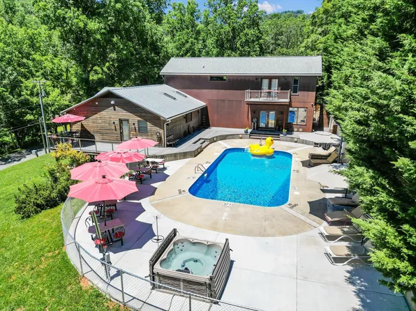 7 Utopia Rd, Asheville, NC 28805