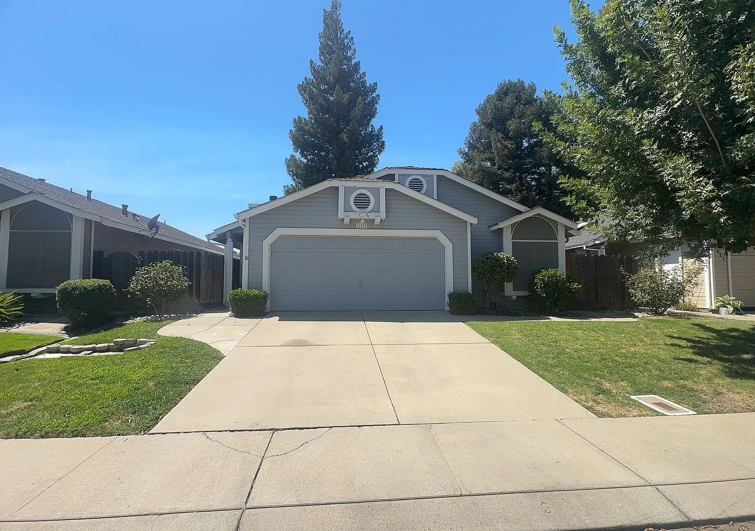 3 Bedroom 2 Bathroom Charming home — Photo 1