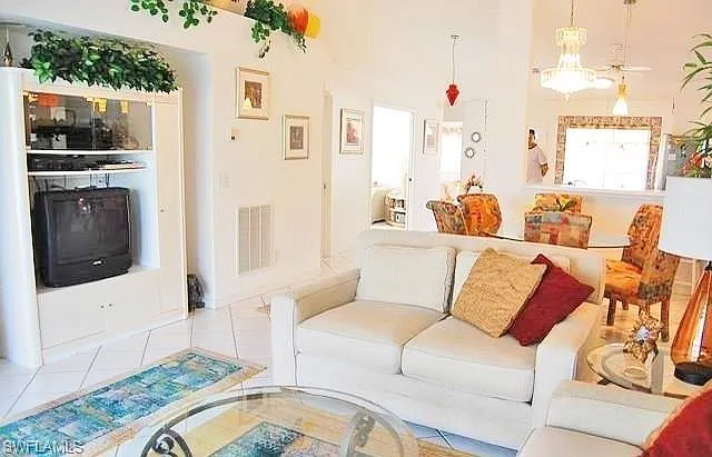 2 bed, 2.0 bath, 1350 sqft, $4,300 — Photo 2