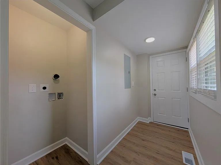 1377 Pine Ave — Photo 8