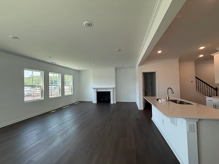 711 Painted Daisy Ln — Photo 3