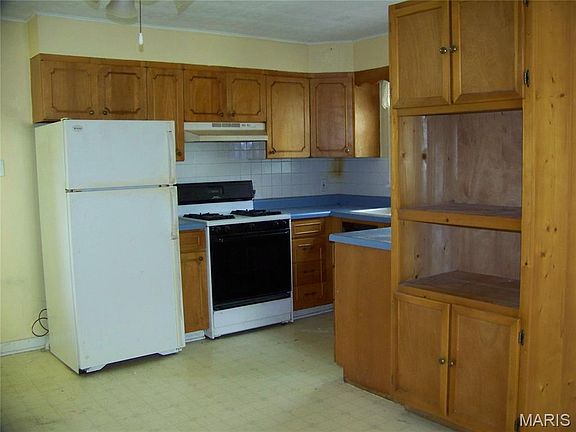3rd image of 203 E 1st St