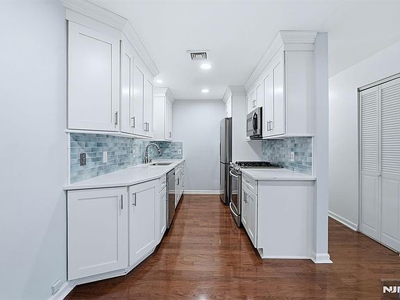 5th image of 253 Park Avenue #305