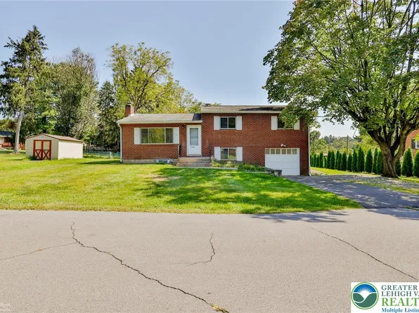 2850 Red Oak Ln, Bethlehem, PA 18017