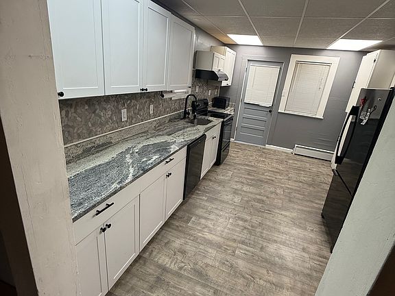 5th image of 915 Sanderson Ave #1