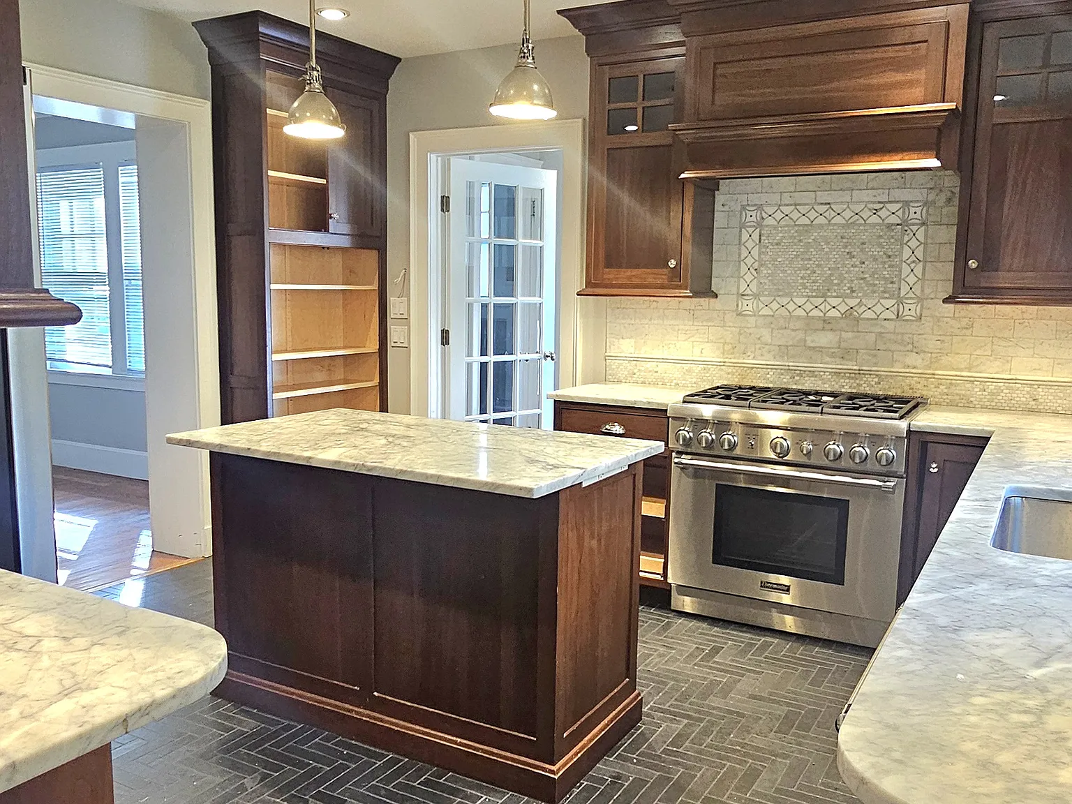 4 bed, 2.5 bath, 3010 sqft, $4,800 — Photo 2