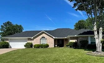 3 bed, 2.0 bath, 2082 sqft, $2,200 — Photo 1