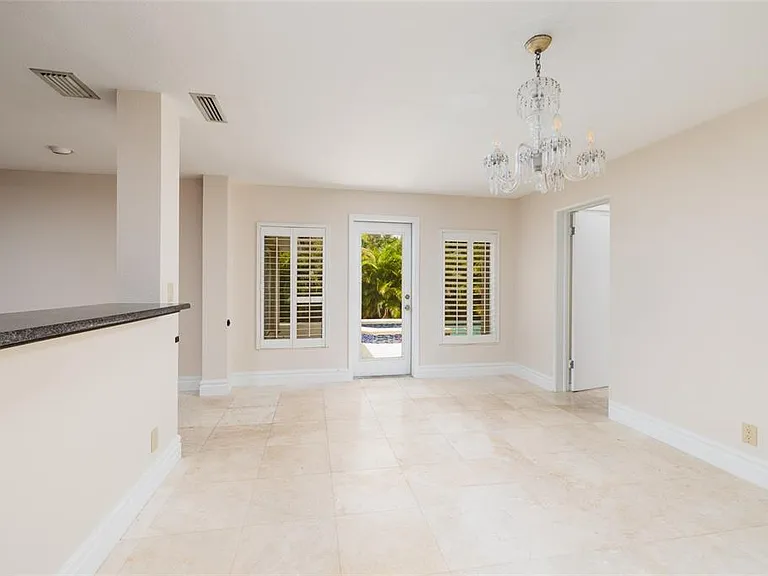 300 Brightwaters Blvd NE — Photo 18