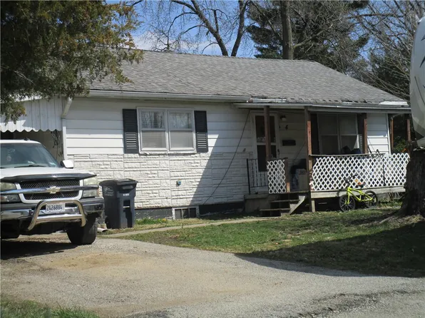 4 W 6th St, Pana, IL 62557