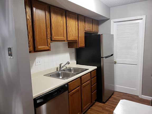stainless appliances with electric cooktop