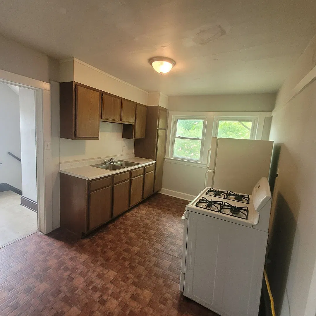3219 W 114th Street — Photo 4