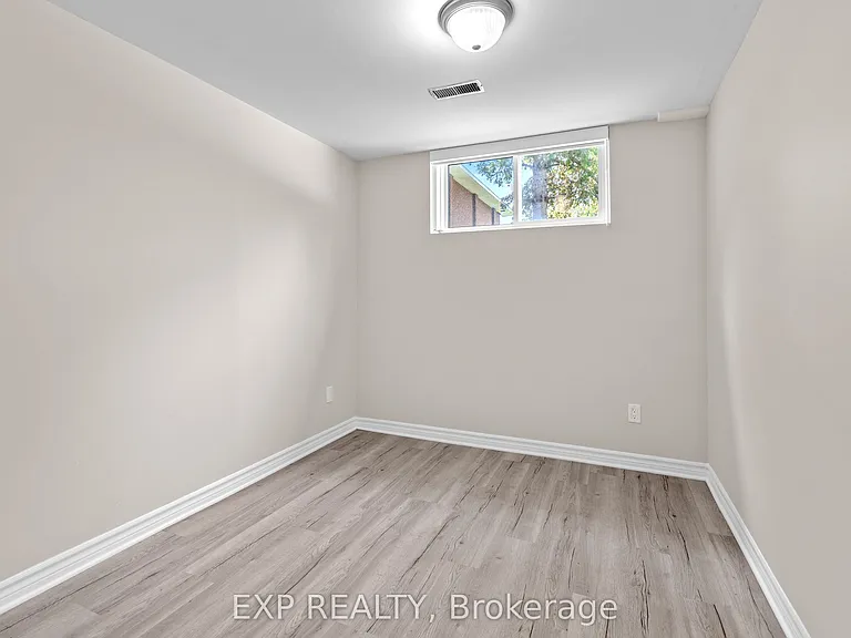 869 Maryland Ave — Photo 32