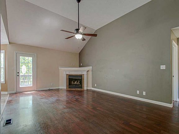 2nd image of 1391 Shady Hill Ct