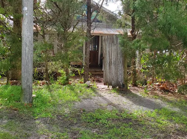 690 6th St, Cedar Key, FL 32625