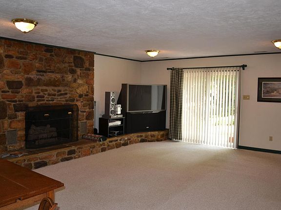 3rd image of 5116 Lynnson Dr