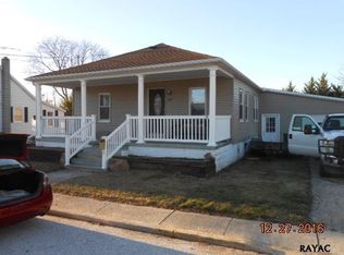 4 Pleasant St, New Oxford, PA 17350