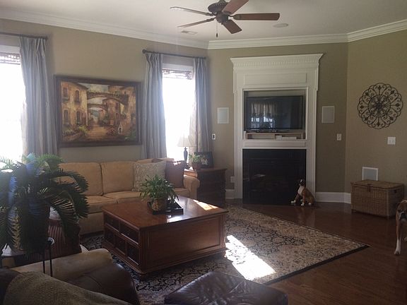 10' Ceiling Open Great Rm