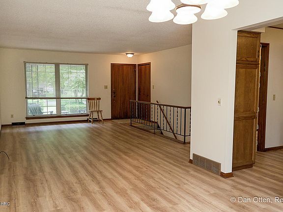 5th image of 2400 Barfield Dr SE
