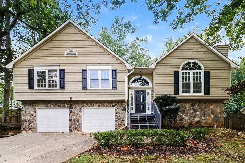3 bed, 2.0 bath, 1832 sqft, $3,060 — Photo 1