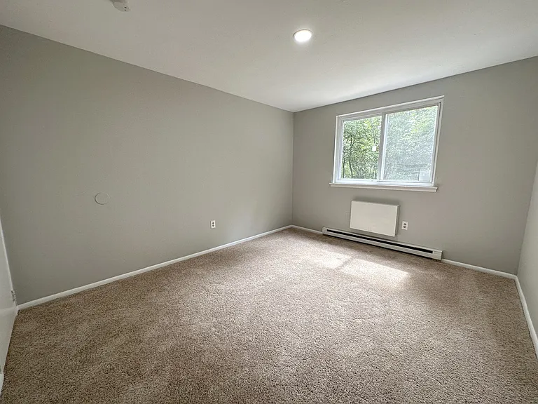 Woodland Manor Apartments — Photo 11