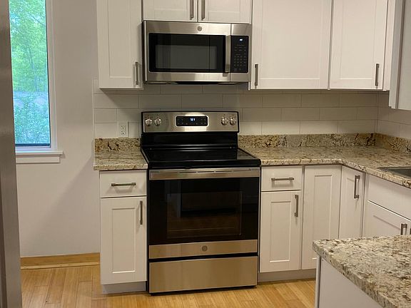 2nd image of 1019 Heritage Vlg #B