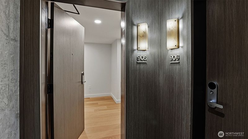 4th image of 121 Stewart Street #905