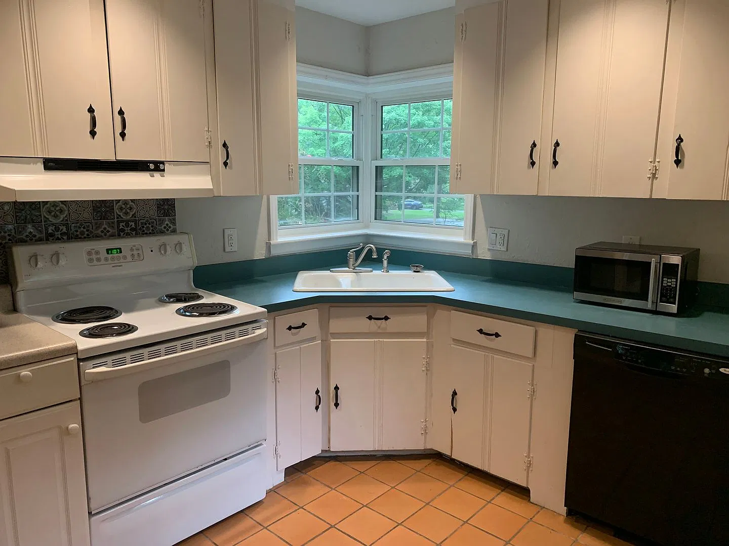 Adorable Two Bedroom Duplex in Sedgefield! — Photo 4