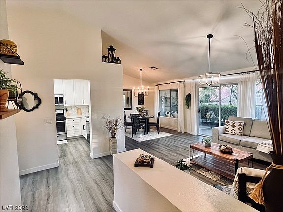 4th image of 2408 Desert Butte Dr