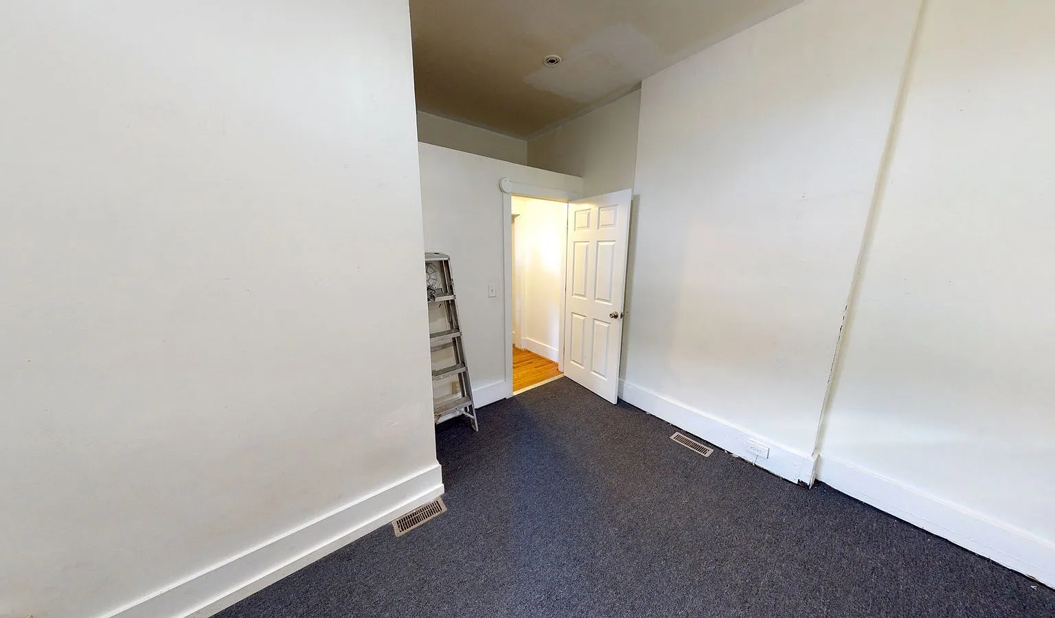 5 bed, 2.0 bath, $2,000 — Photo 4