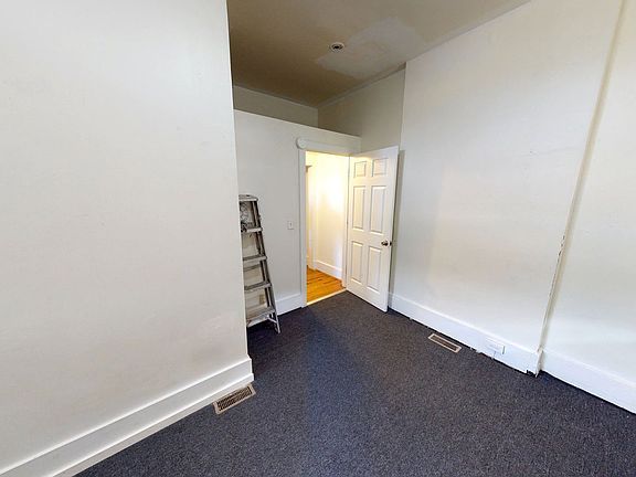 4th image of 2431 Vine St