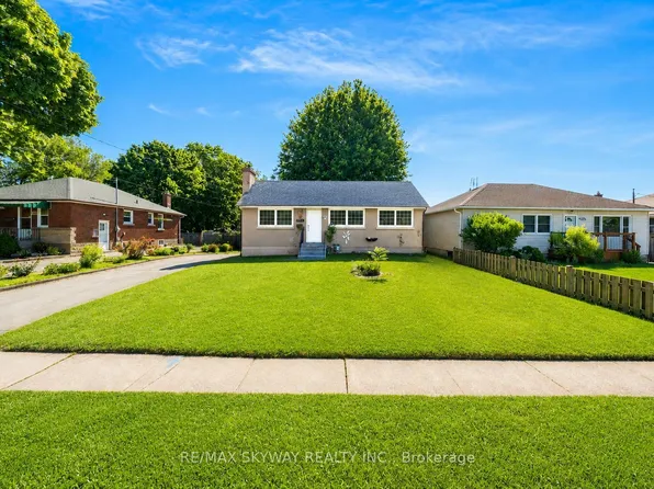 6604 Locus Ave, Niagara Falls, ON L2G 4K7