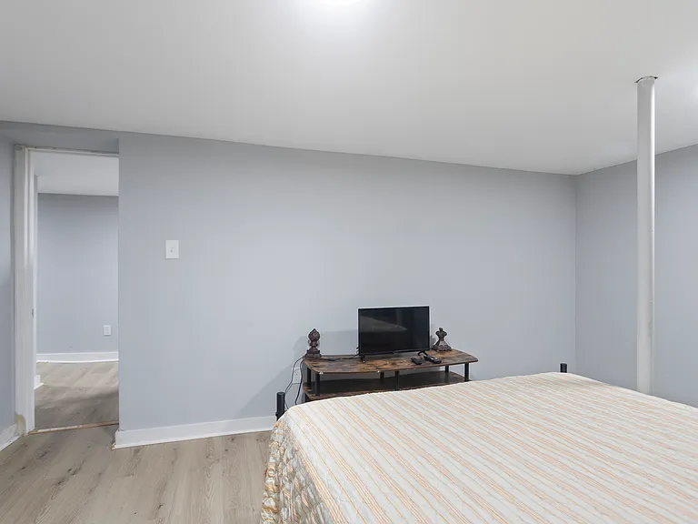 537 W Lake Ave NW #B — Photo 9