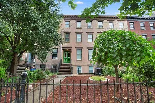 290 4th St #3 Photo 1
