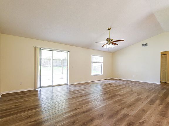 3rd image of 2556 Coachbridge Ct