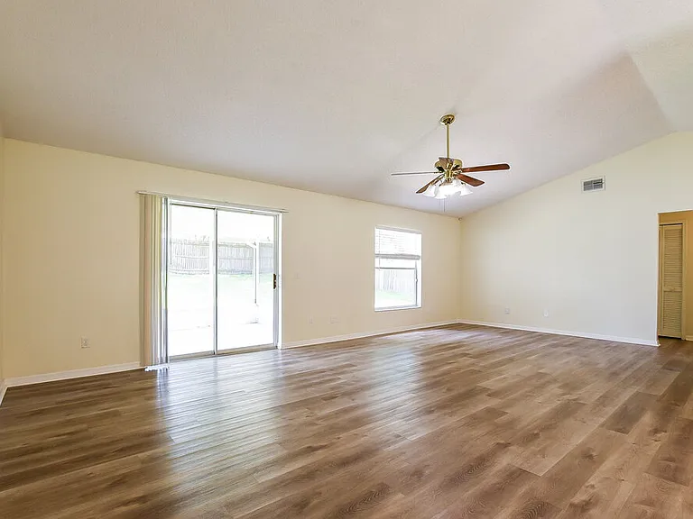 2556 Coachbridge Ct — Photo 3