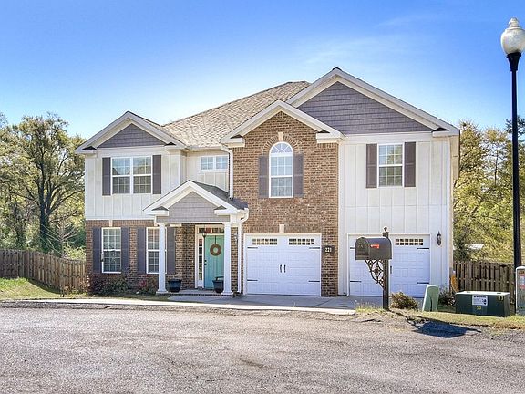 4th image of 221 Dominion Dr