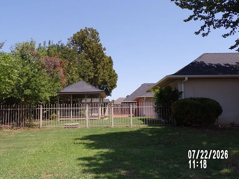 802 NW Seaton Pl — Photo 24