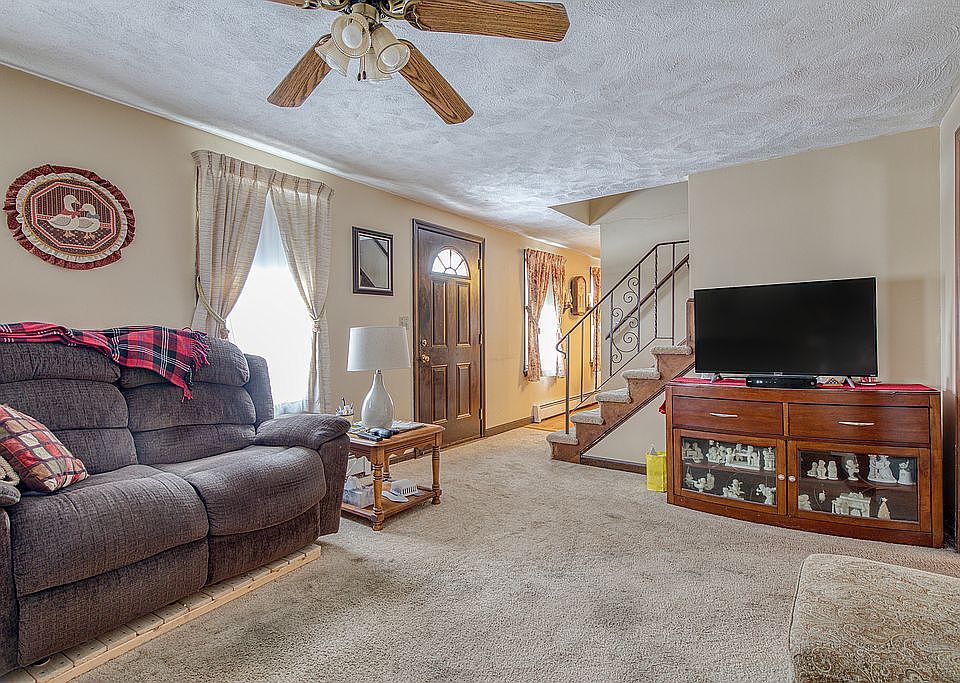2nd image of 26 Tower Farm Rd
