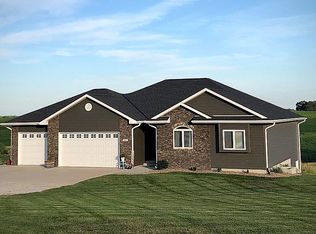 1681 Hillside Dr, Wahoo, NE 68066