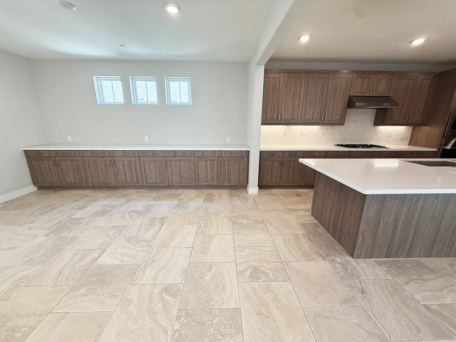 4 bed, 4.5 bath, 3128 sqft, $7,700 — Photo 4