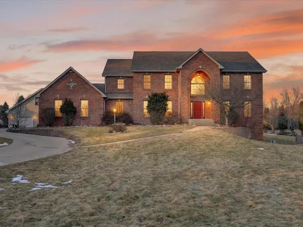 8306 E Crockett Rd, Roscoe, IL 61073