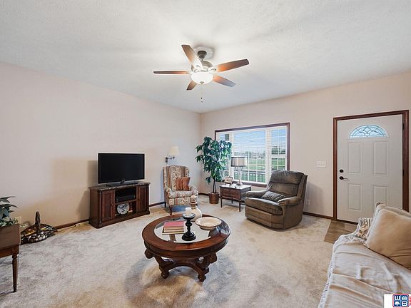 4th image of 302 Knotty Pine Ln