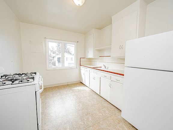4th image of 2900 14th Ave APT 206