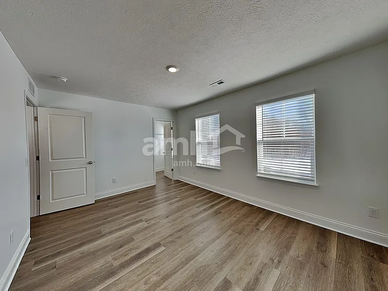 1076 Broyles Xing — Photo 11