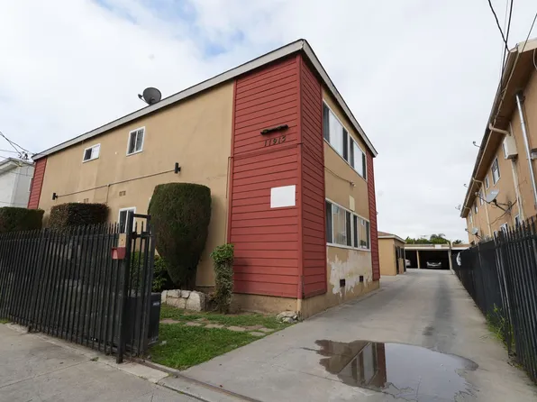 11915 Manor Dr, Hawthorne, CA 90250