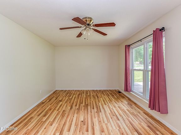 5th image of 6927 Maize Dr
