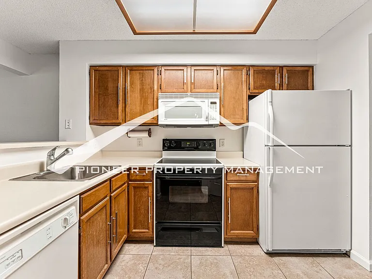 940 S Dahlia St #A — Photo 9