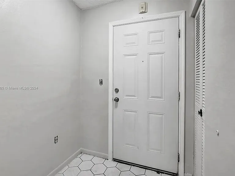 1301 NE 191st St #F405 — Photo 6