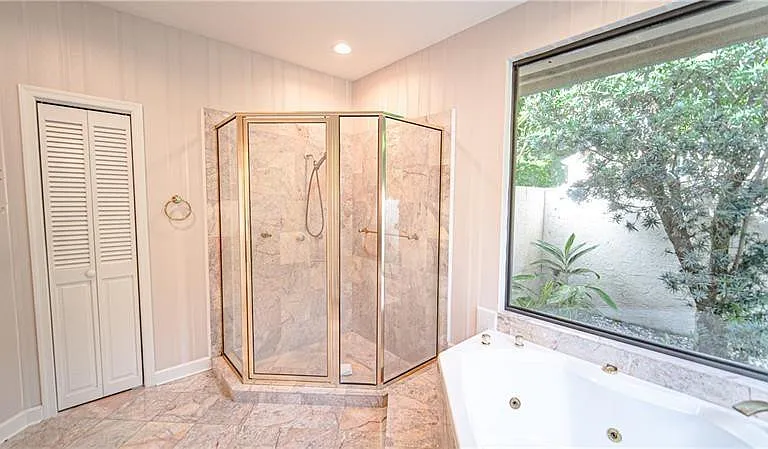 50 Bay Colony Dr — Photo 15